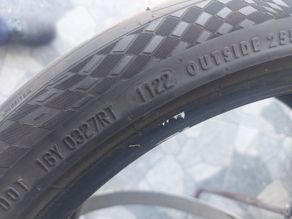 255/35R19 Continental дот 1122