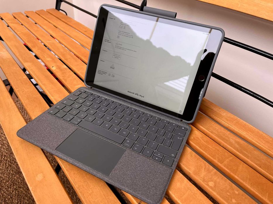 iPad 9 A2604, 64 GB, Logitech Combo Touch, Apple Pencil, Targus Case