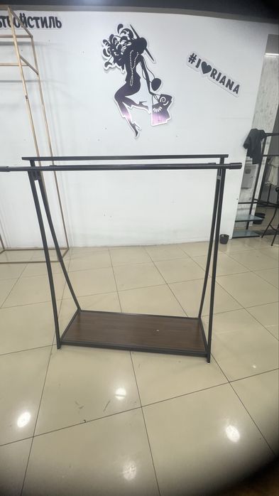 Стойка для одежды