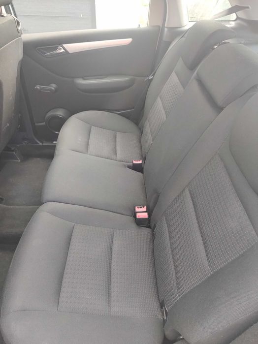 Mașina Mercedes b classe 180