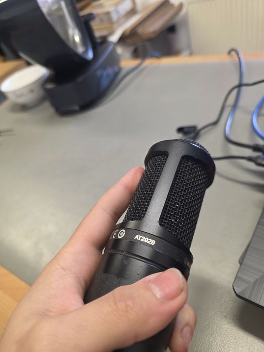 Microfon si interfață audio de studioul