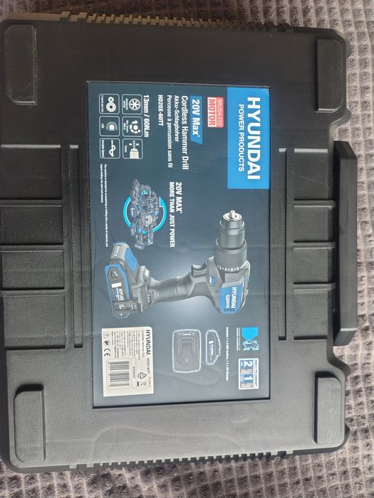 Продавам акумулаторна ударна бормашина Hyundai 20V (Brushless)