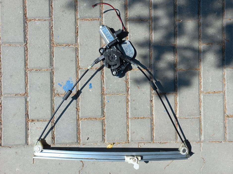 Стъклоповдигачи за Рено Меган Сценик сценик
Renault Megane Sc