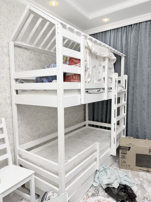 Двухярусная кровать