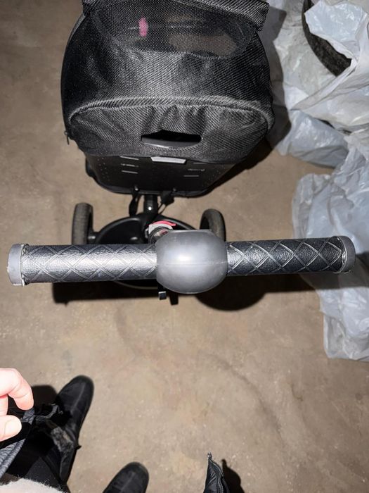 Tricicleta  in stare foarte bună ,nuanță...pe negru