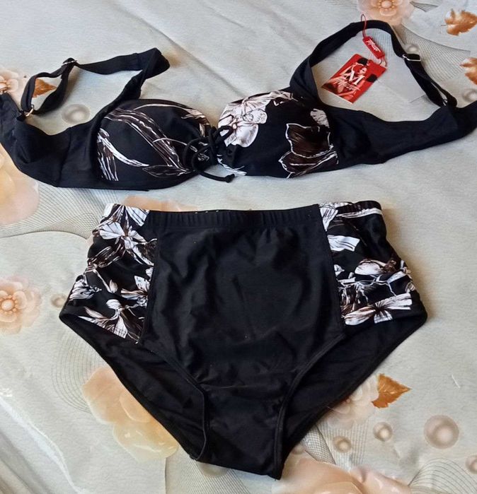 Продам. Купальник. Новый. Размер RUS : 52 - 54 .