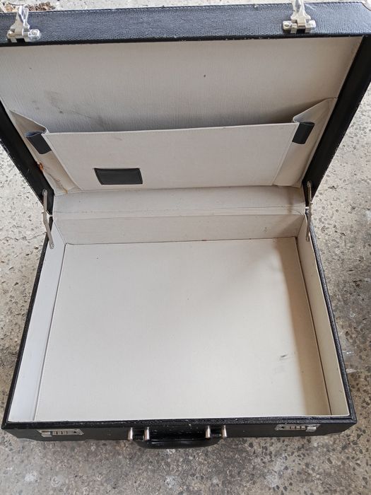 Дипломатически куфар от Соца