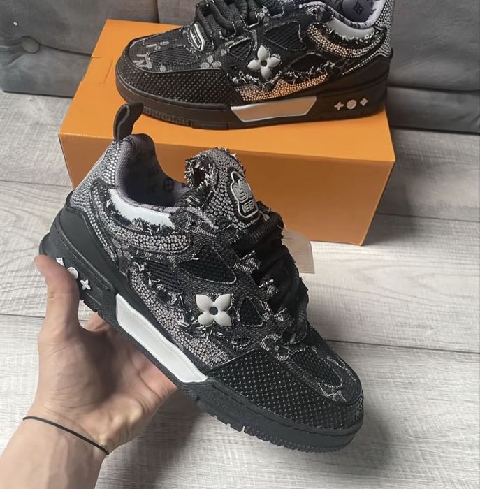 Vand lv skate black noi, cu cutie. Orice marime in stoc!