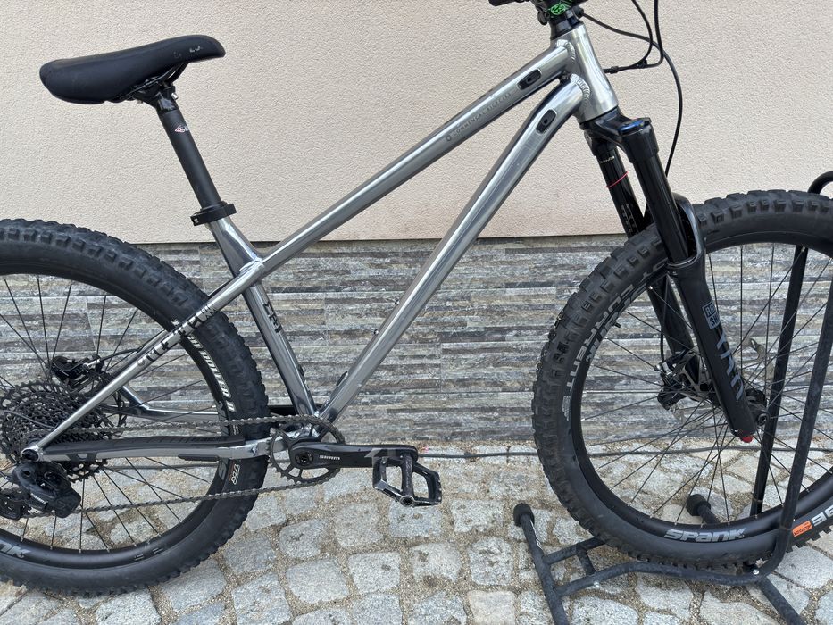 Боен твърдак COMMENCAL META HT AM размер: 27.5/42см