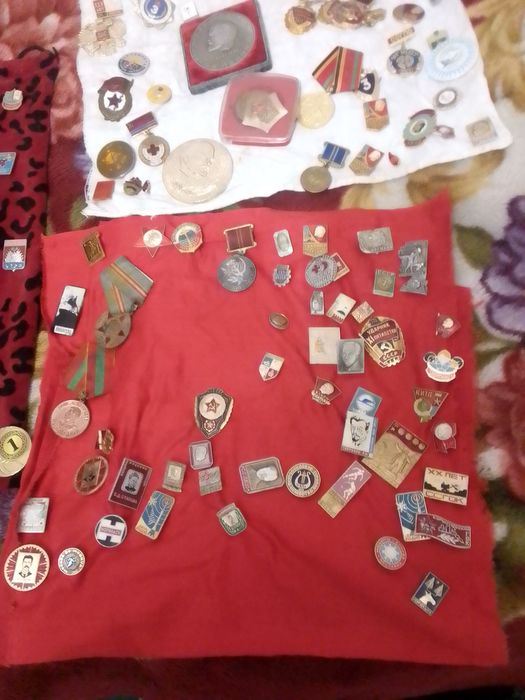 Ёлочные игрушки.значки