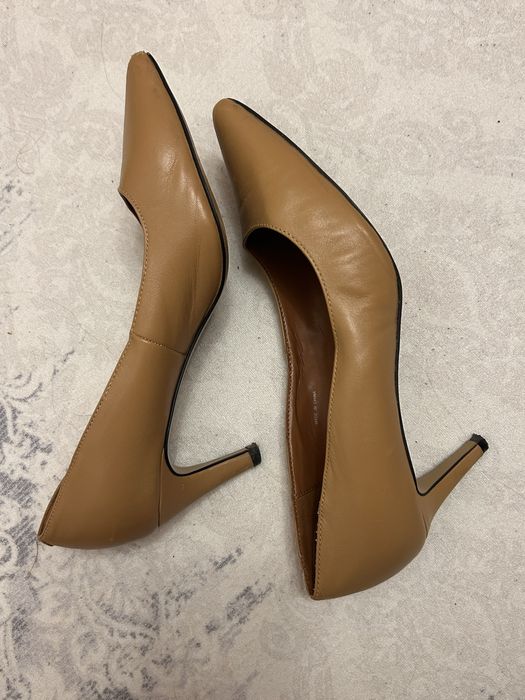 Pantofi crem cu toc Bata