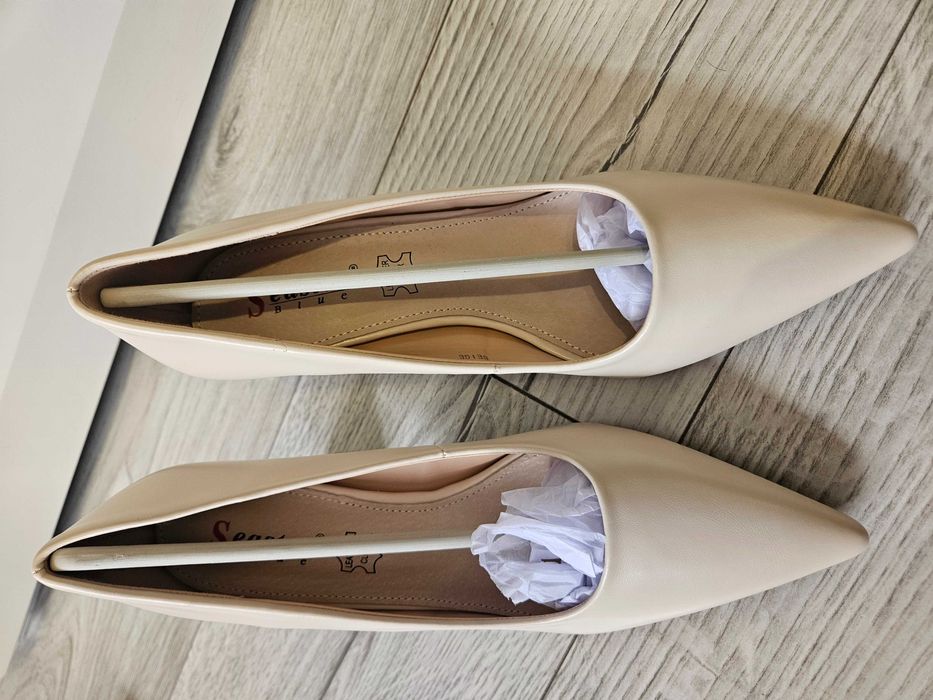 Нови обувки в телесен цвят