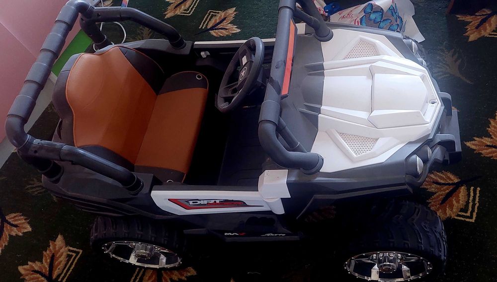 Радиоуправляемая машина с пультом