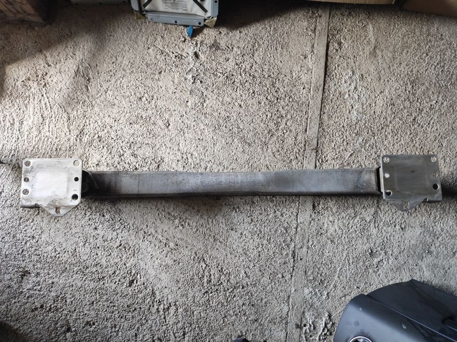 Основа предна броня за Пежо-308