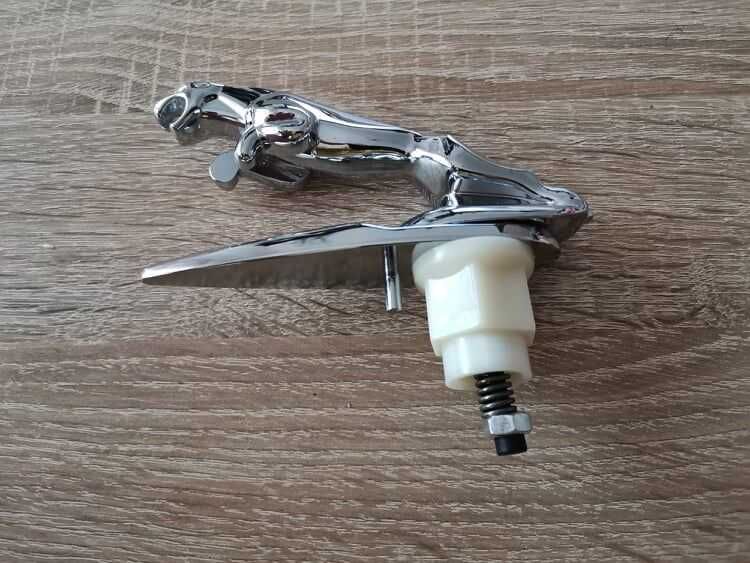 метална емблема Jaguar