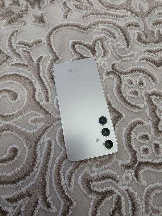 Продам Samsung S24 128 gb white