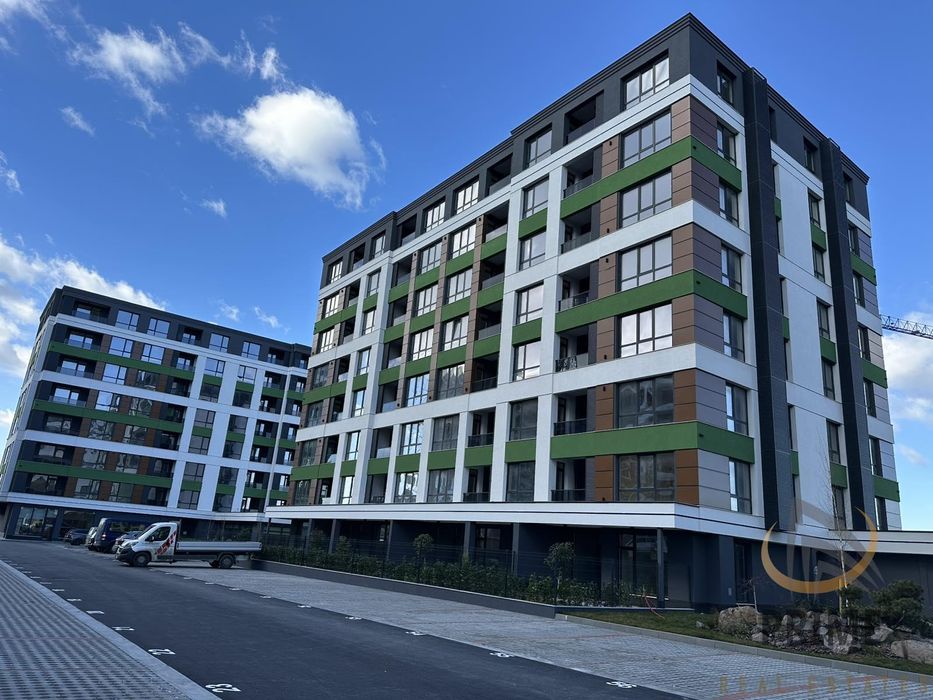 Продава се Тристаен апартамент в Бургас, Изгрев - 109 кв.м за 2097 €/кв.м - Снимка #1