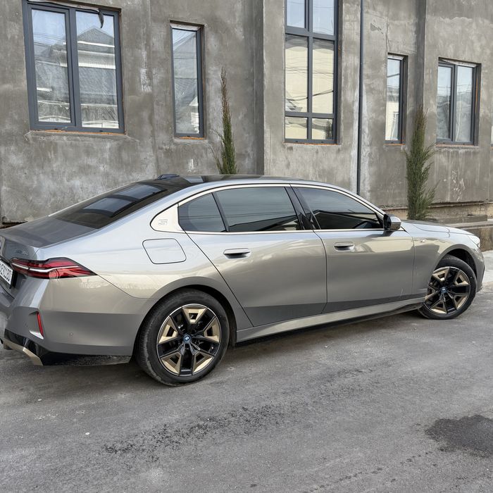 BMW i5 35L 2025 yil M-Sport dop opsiya bor