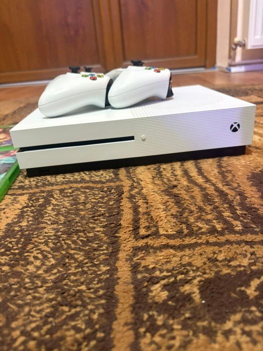 Xbox one S de 850gb si 7 jocuri incluse