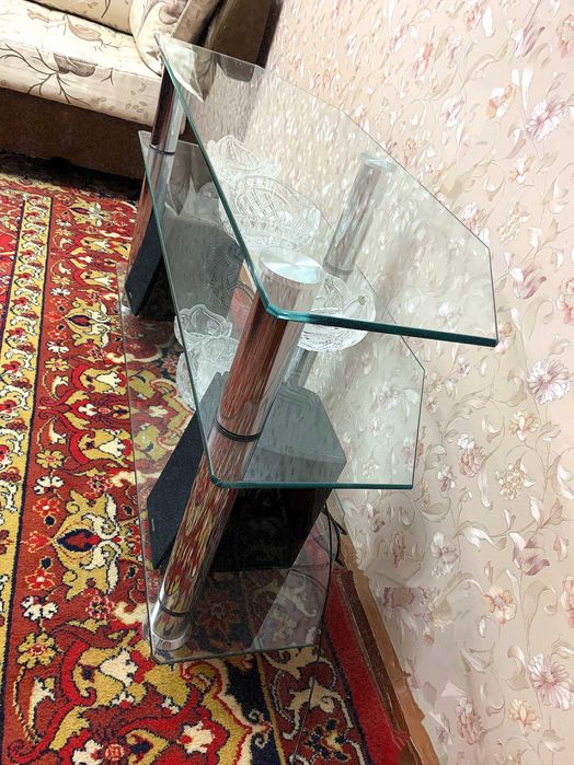 Подставка стеклянная трёхъярусная под телевизор