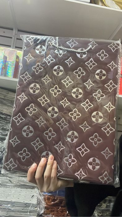 Подарочный пакет картонный