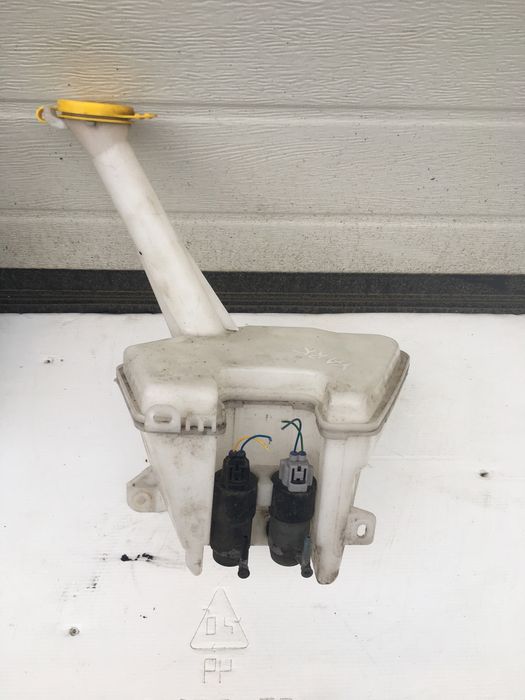 Vas Lichid Parbriz cu Motorase Toyota Yaris 3. 2012-2019