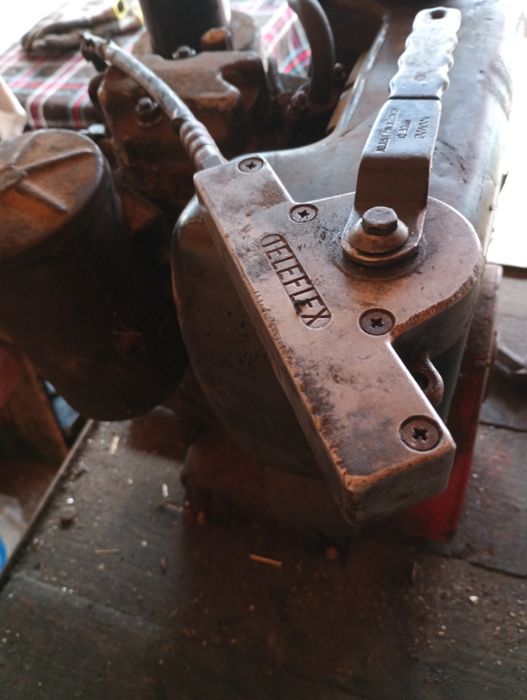 Mașina de tasat cu motor Hatz