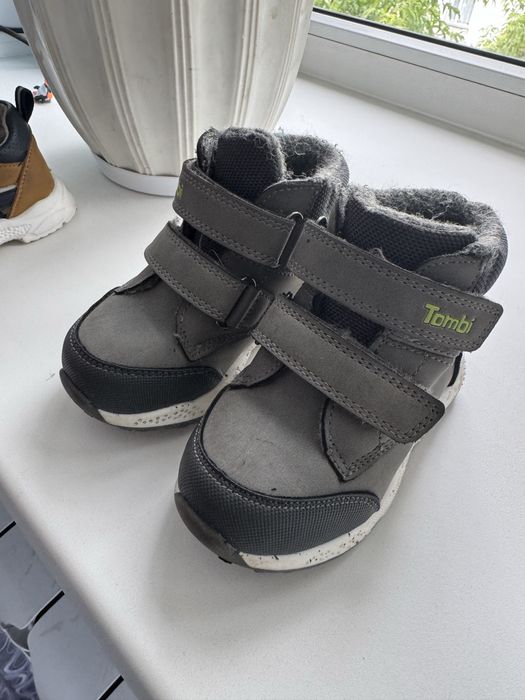 Продам демисезонные ботинки на мальчика