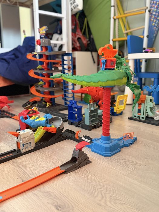Игровой набор Hot Wheels Mega Garage
