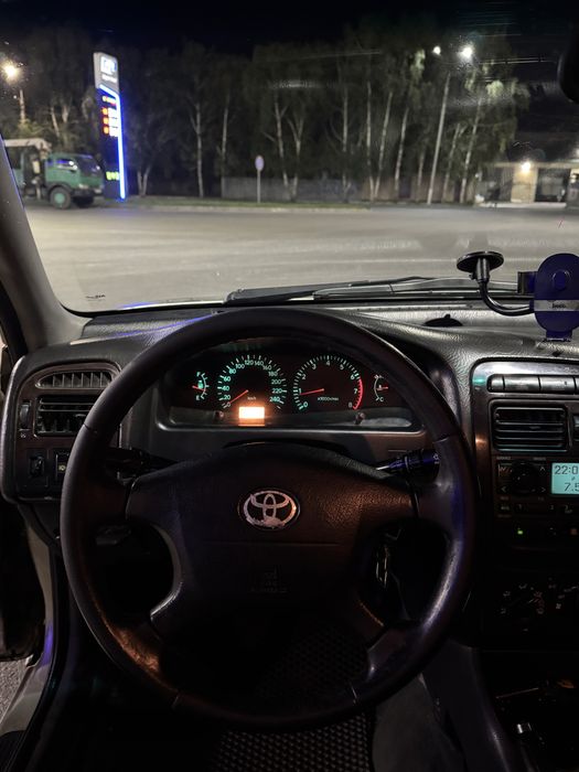 Toyota avensis 2001
