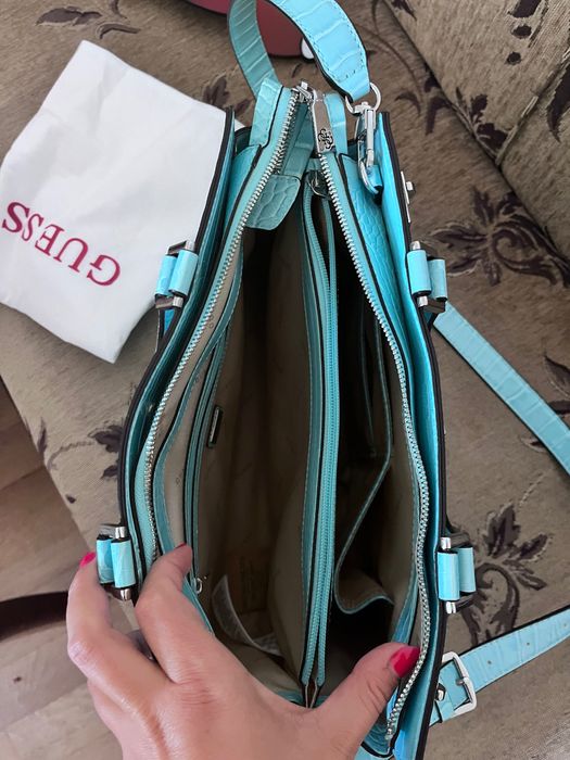 Дамска чанта Guess