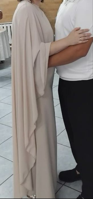 Продам бежевое платье