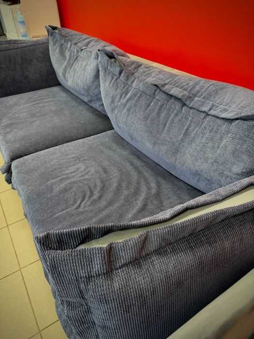 Тъмносин триместен диван