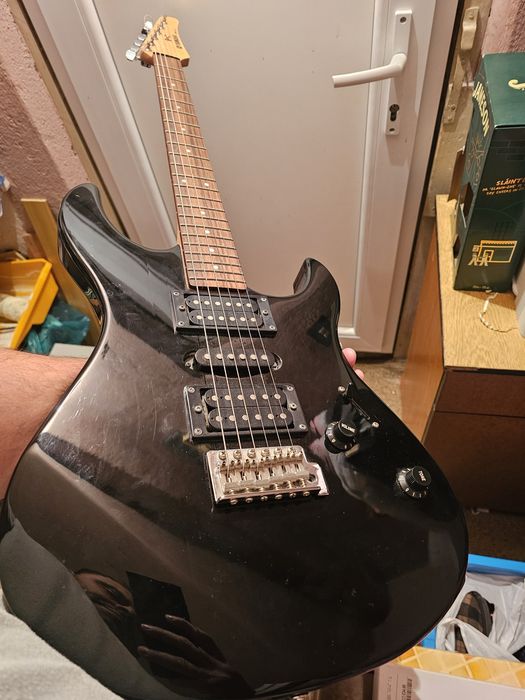 Китара Yamaha ERG 121