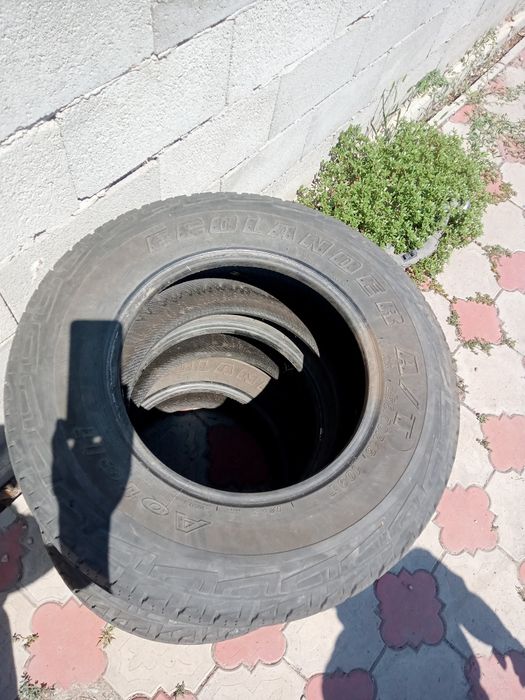 Продам резины на джип