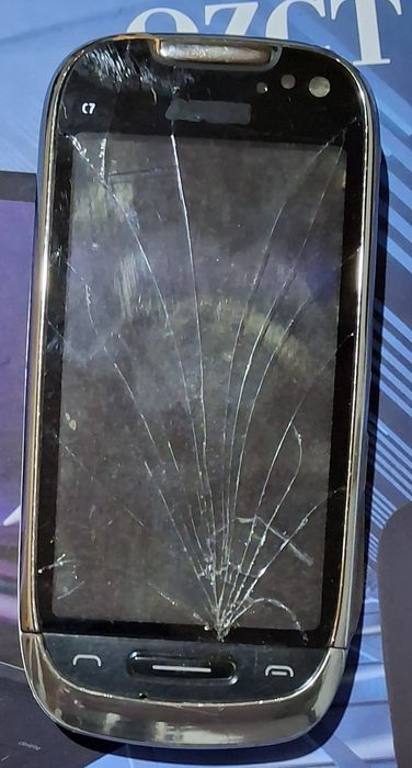 Nokia C7 legendary telefon