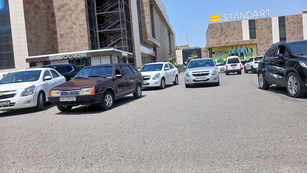 Lada 2109 в хорошем состоянии вишнёвого цвета