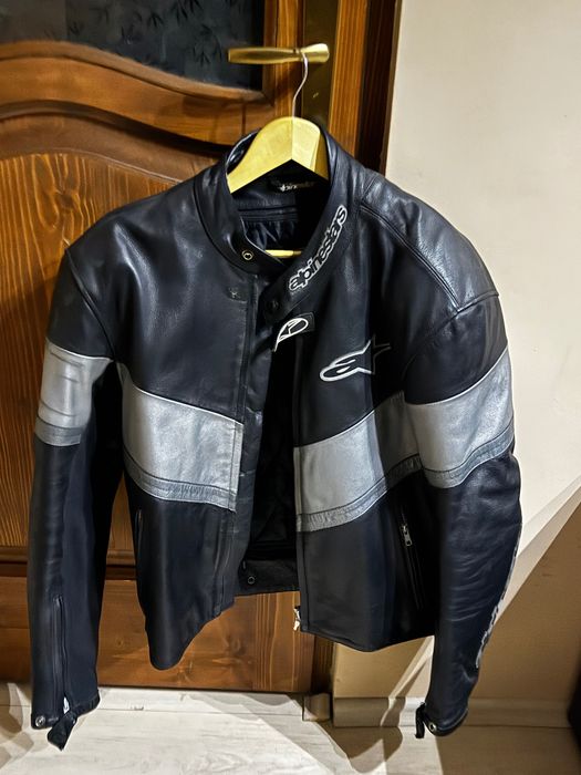 costum moto Alpinestars din piele