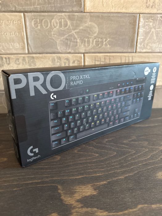Tastatură mecanică gaming Logitech PRO X TKL RAPID – switch-uri analog, RGB