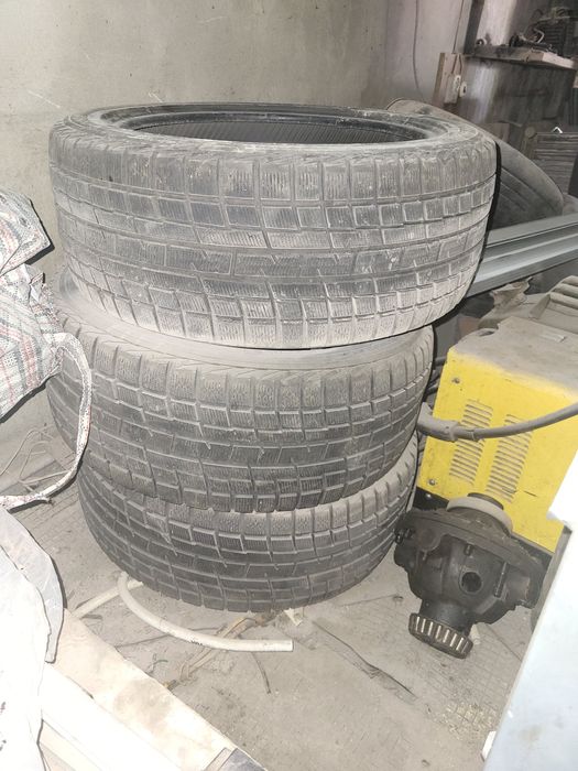 Продам Резину Шины 235/45/18