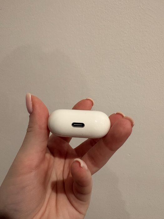 Слушалки AirPods 4