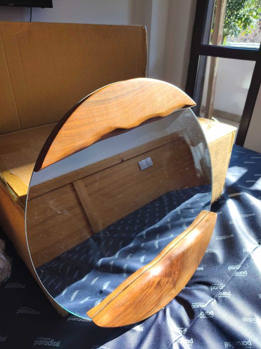 Дизайнерско ново огледало