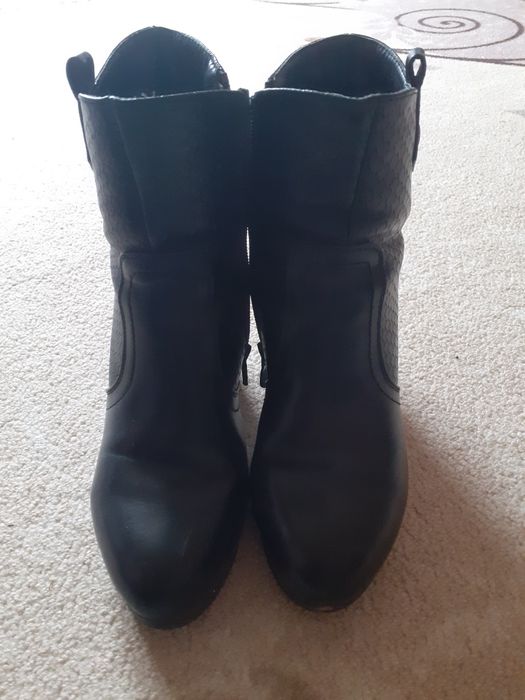 Боти номер 37,като нови