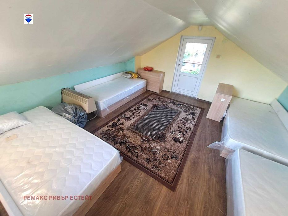 Вила на три етажа за продажба 10 километър