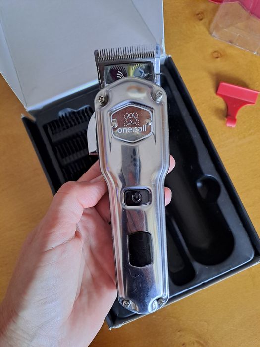 Професионална машинка за подстригване на кучета и котки.