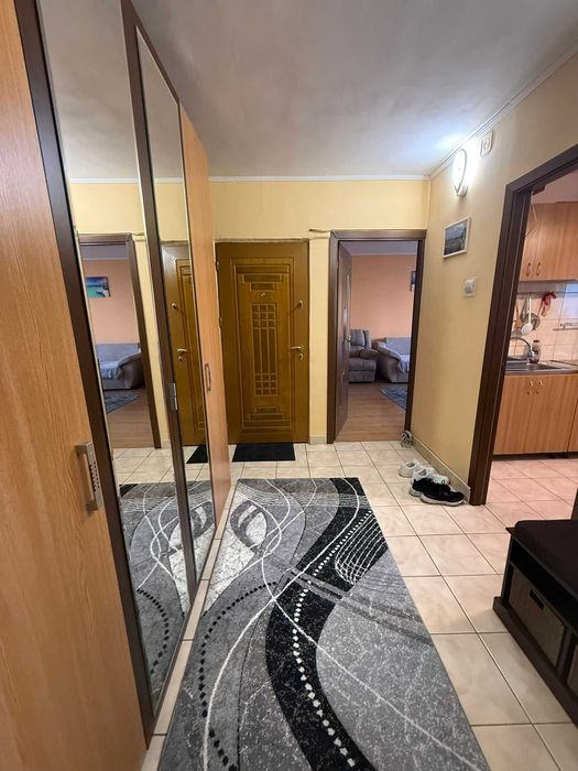 Inchiriez Apartament 2 camere, proprietar, zona Rahova (Pecineaga)