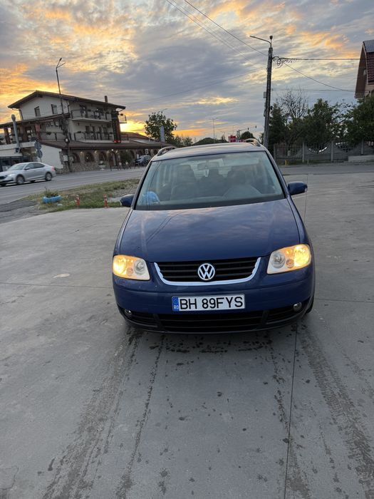 VOLKSWAGEN Touran