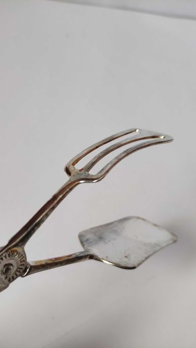 Посребрена щипка за сервиране