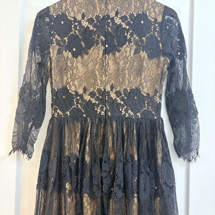 Продам платье кружевное