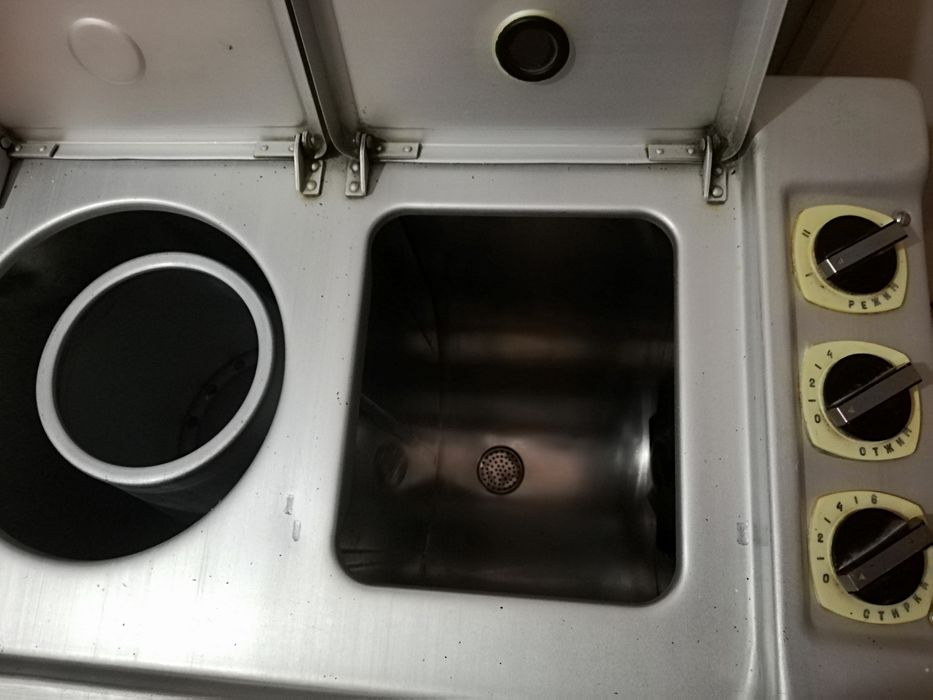 Продаётся стиральная машинка с центрифугой "Чайка"